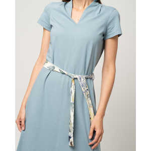 Alma & Lovis Softes Kleid mit Kelch-Ausschnitt aus Bio-Baumwolle ‘Brushed Dress’