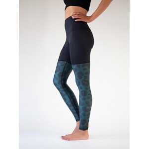 Arctic Flamingo Yoga Leggings SCHWARZ mit bedruckten Beinen aus ECONYL® regeneriertem Nylon