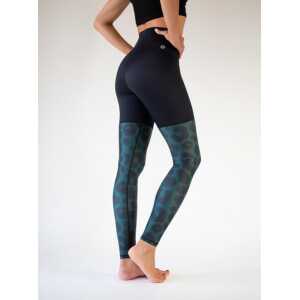 Arctic Flamingo Yoga Leggings SCHWARZ mit bedruckten Beinen aus ECONYL® regeneriertem Nylon